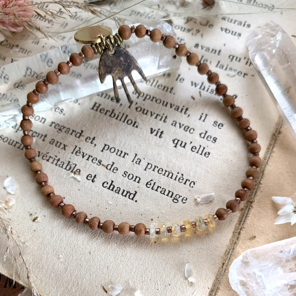 HAND-MADE FIERY WELO OPAL PETITE BEADED BRACELET - Picture 8 of 10